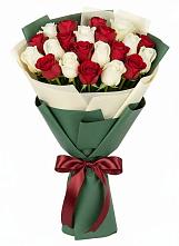 Букет Микс из красных и белых роз в Ильинка Тульская область