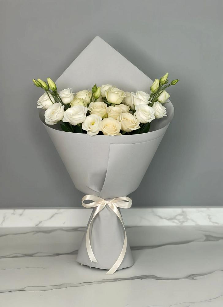 Букет цветов из: Розы и Лизиантусы в Ильинка Тульская область