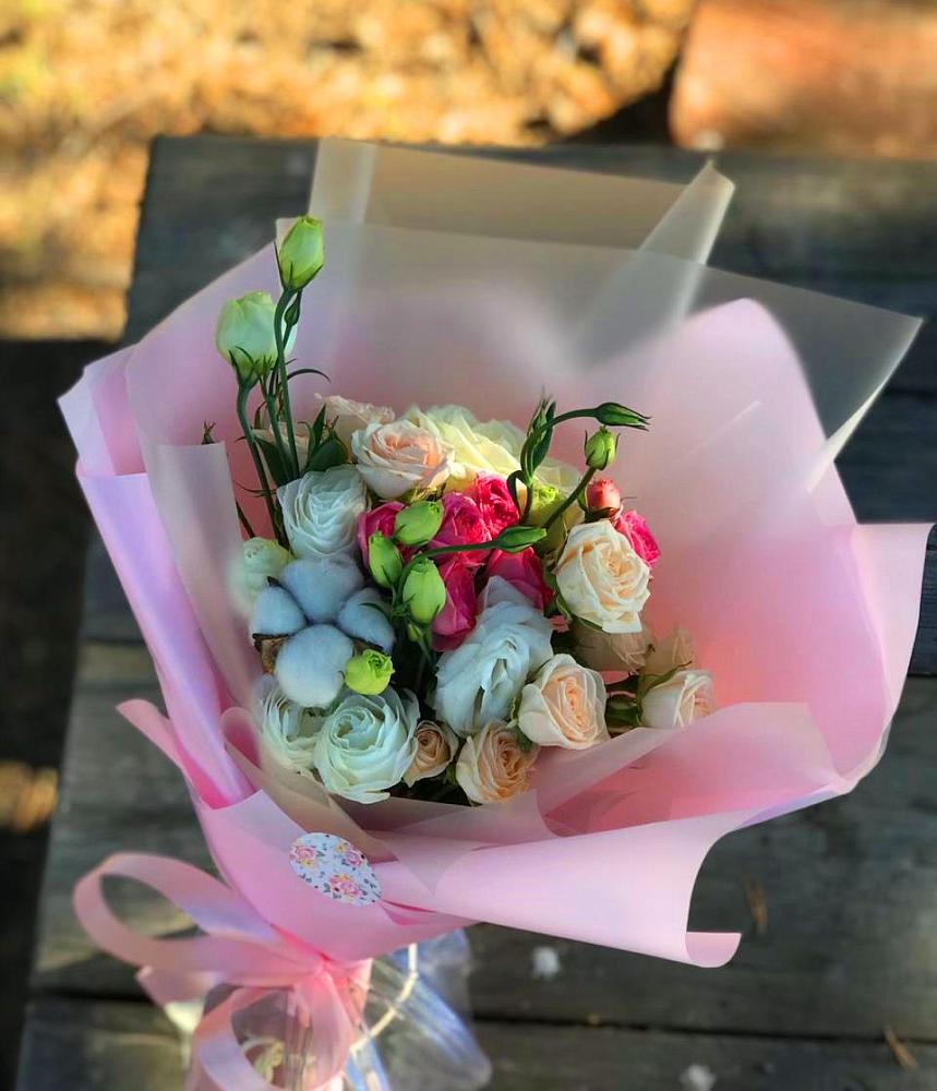 Букет цветов из: Розы и Лизиантусы в Ильинка Тульская область