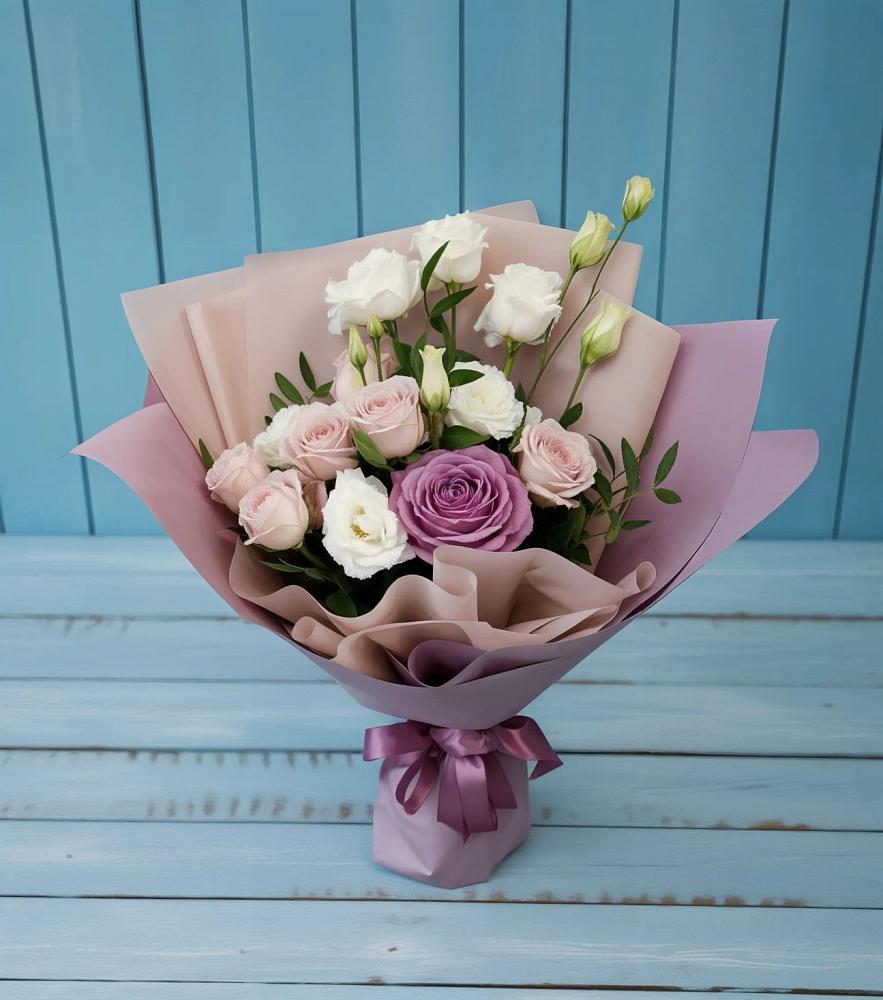 Букет цветов из: Розы и Лизиантусы в Ильинка Тульская область